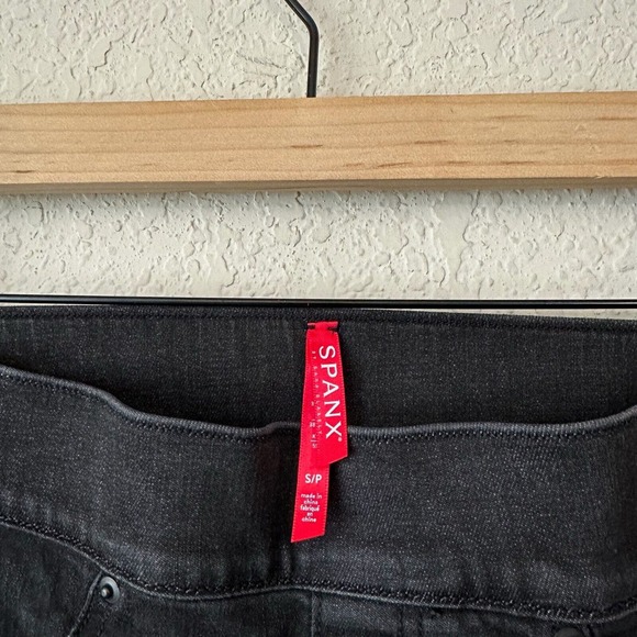 SPANX Distressed Ankle Skinny Jegging Jeans in Vintage Black - Picture 7 of 12